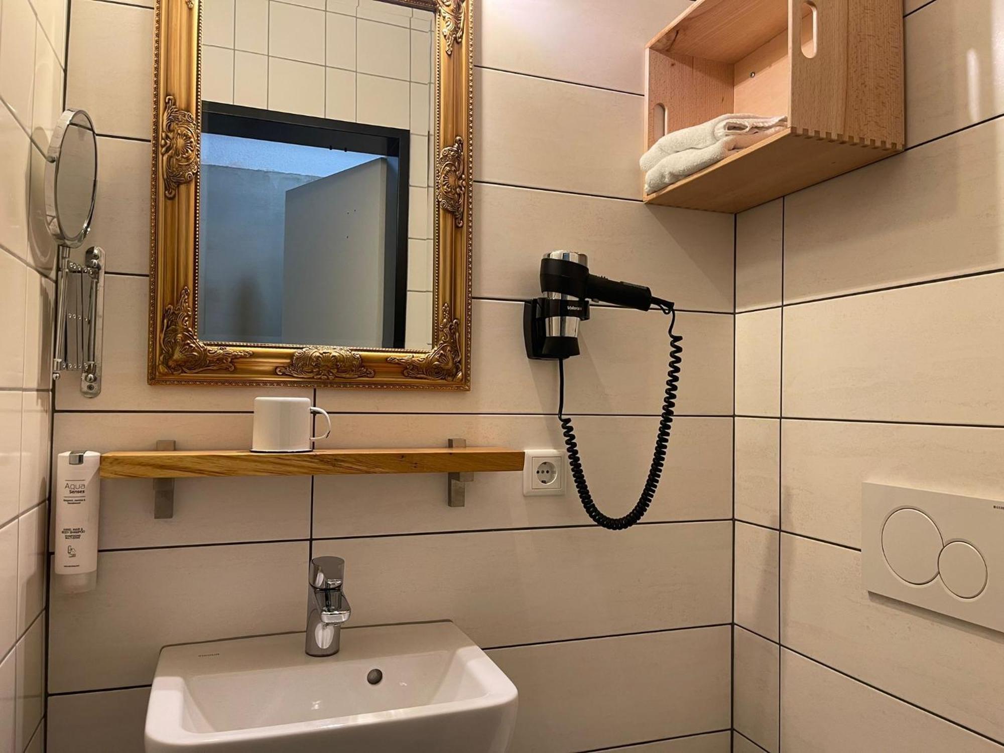 Koby Work&Stay Souterrain Apartment, Wifi&Komfort ヘルフォルト エクステリア 写真